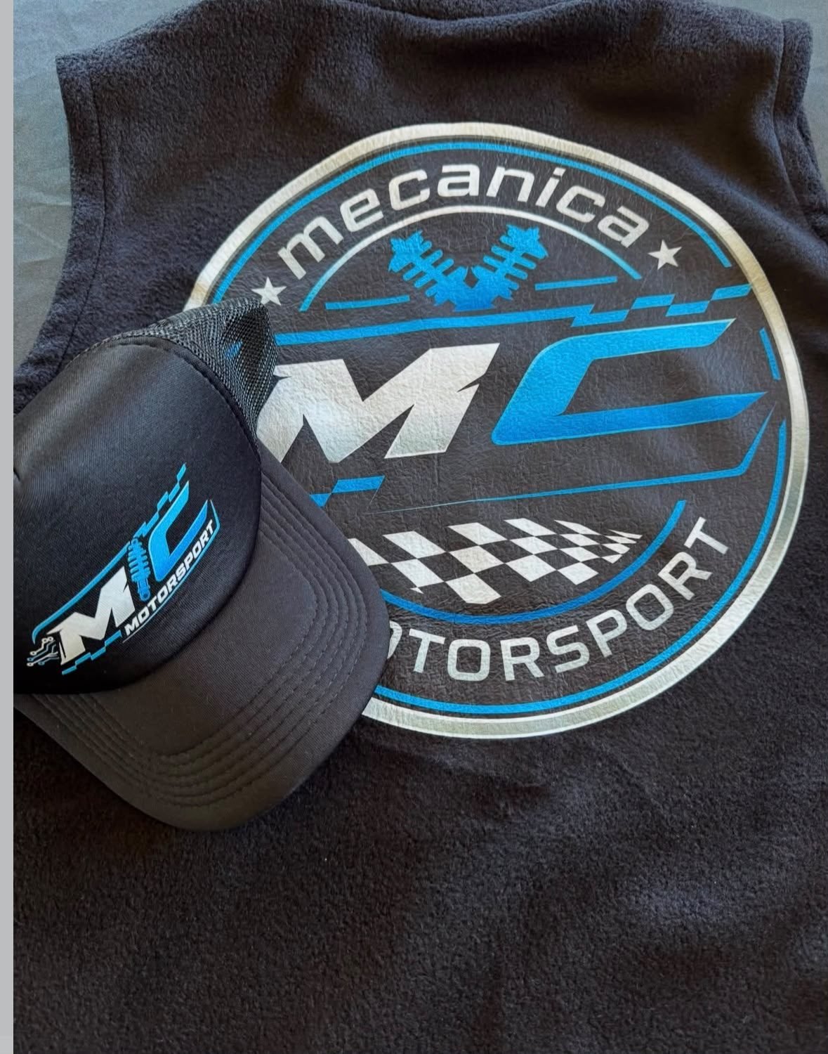 Indumentaria y gorra a juego