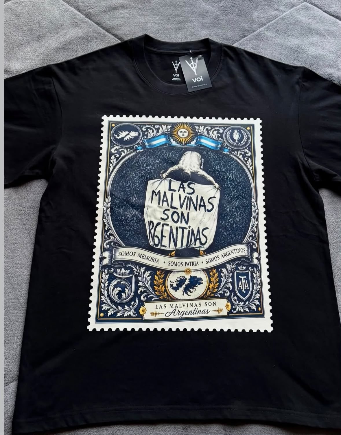 Remera con estampado patrio